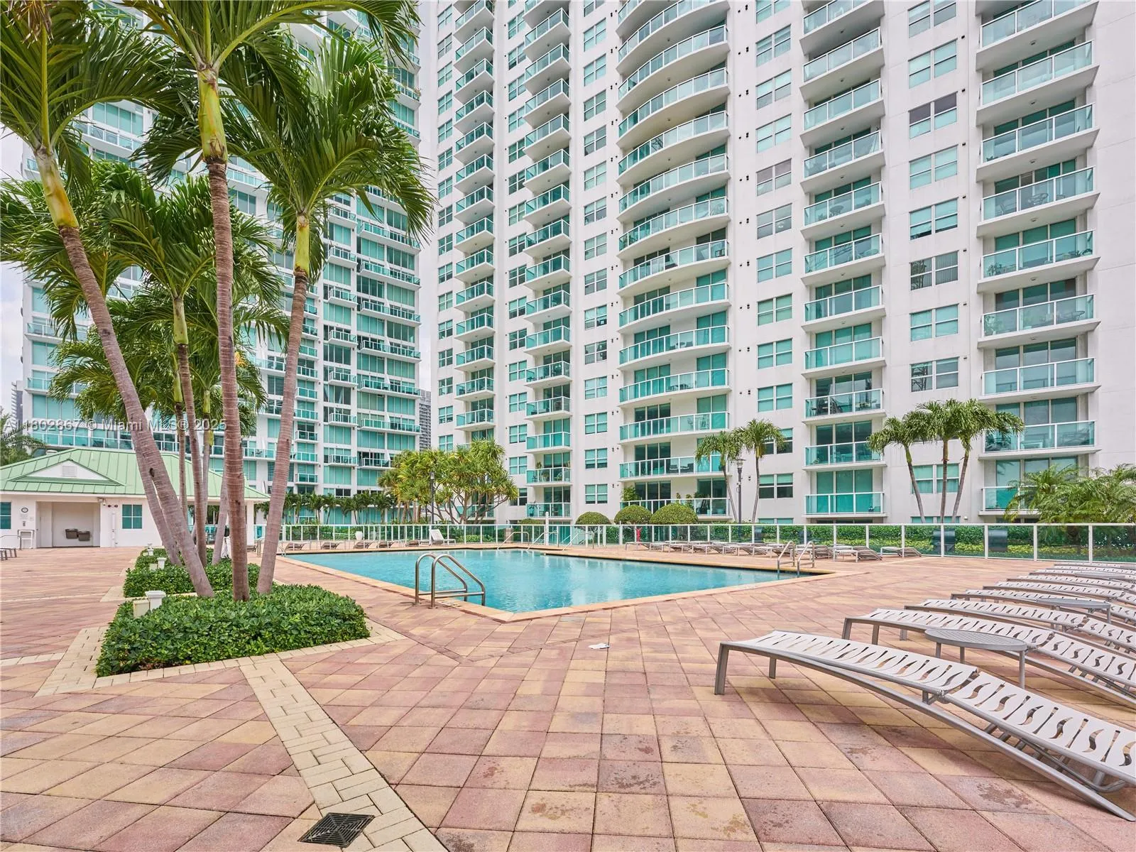 Miami, Florida 33131, United States, 2 Bedrooms Bedrooms, ,2 BathroomsBathrooms,Residential,Pending,132616