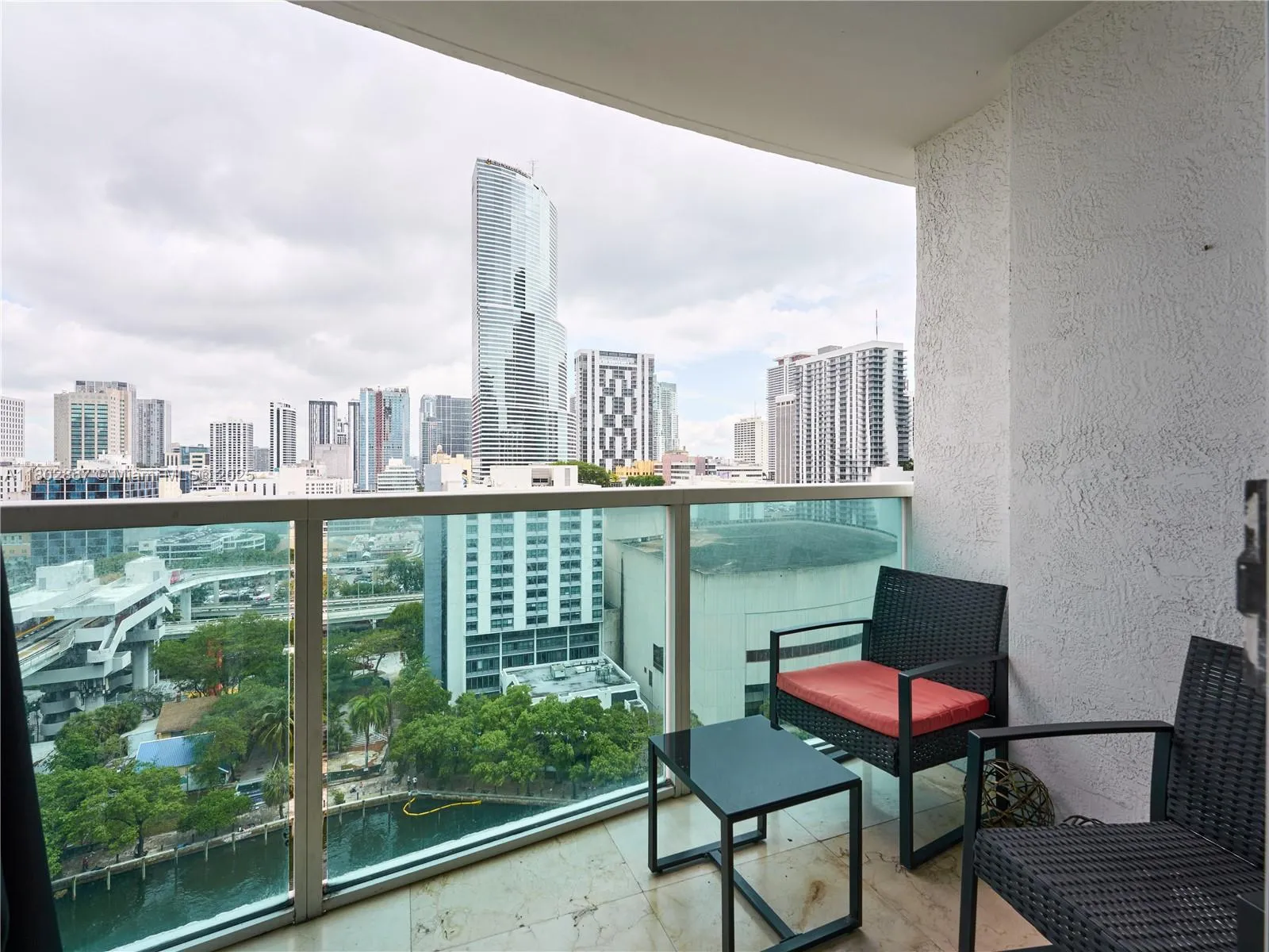 Miami, Florida 33131, United States, 2 Bedrooms Bedrooms, ,2 BathroomsBathrooms,Residential,Pending,132616