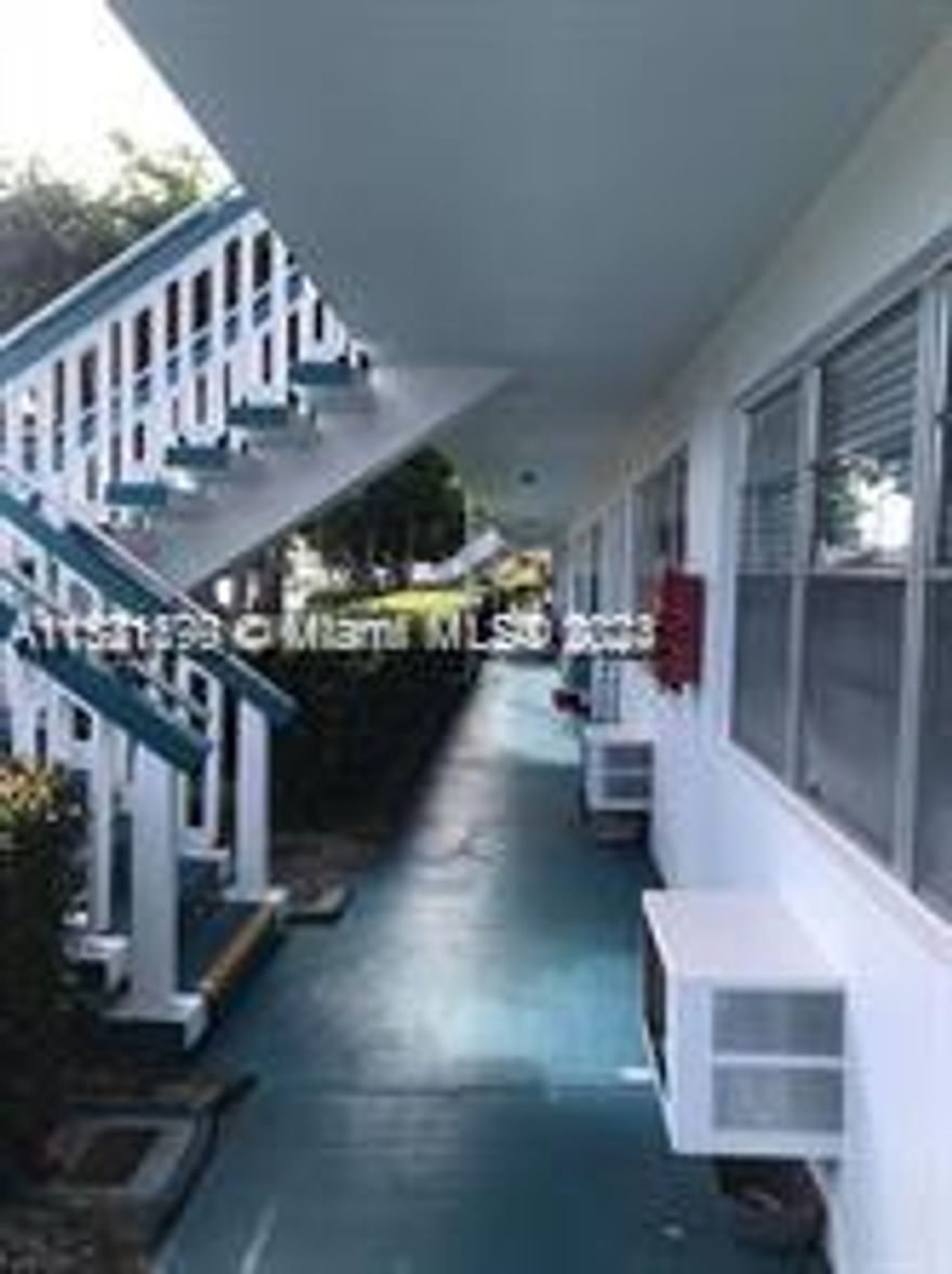 well maintained community in West Palm Beach. 55+ community with 24 hour security
