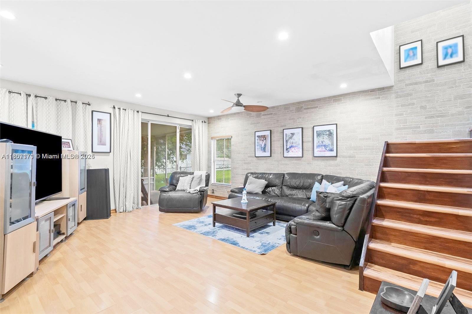 349 NW 207th Ave