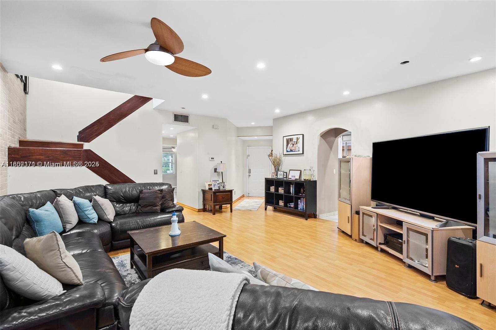 349 NW 207th Ave