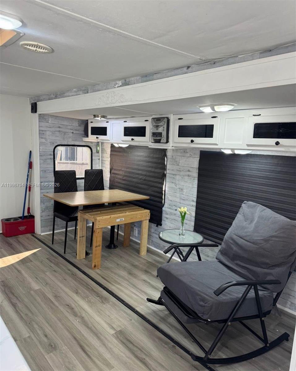 HOMEVILLE - Residential