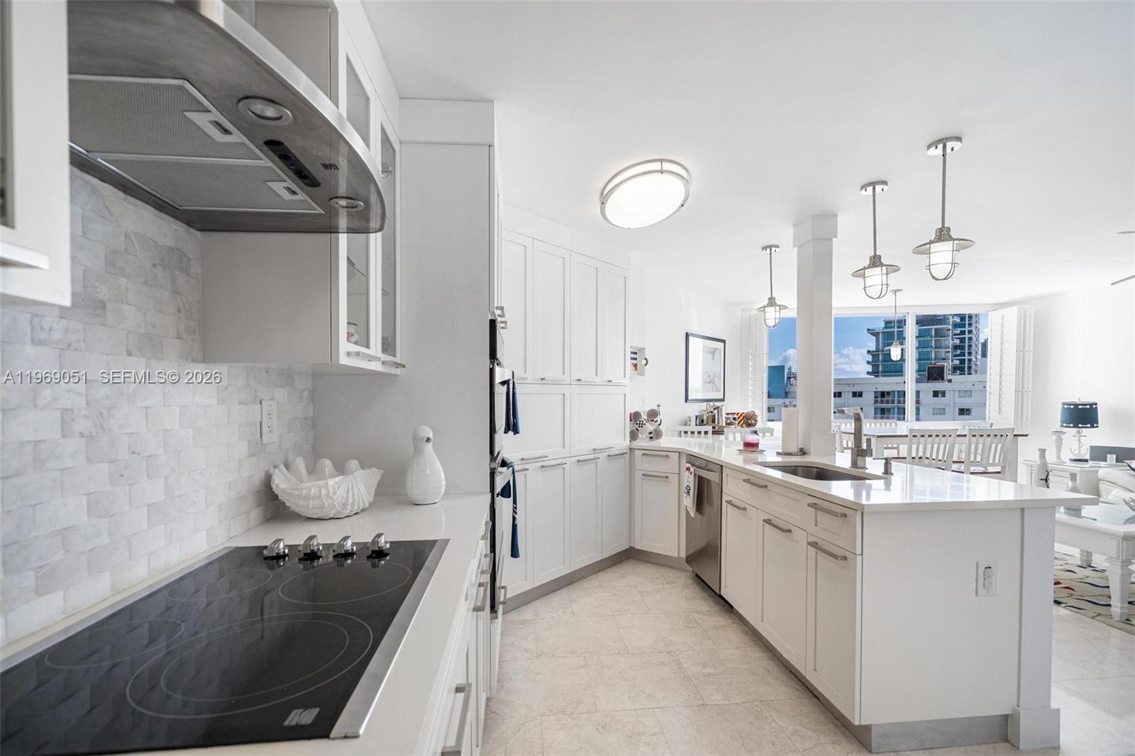 7135 Collins Ave 1522