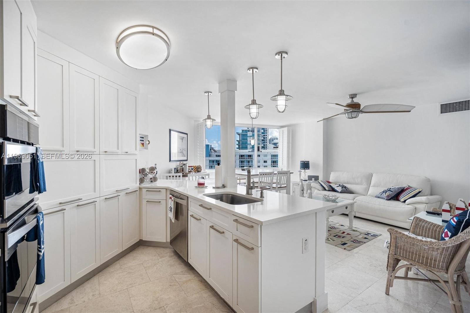 7135 Collins Ave 1522