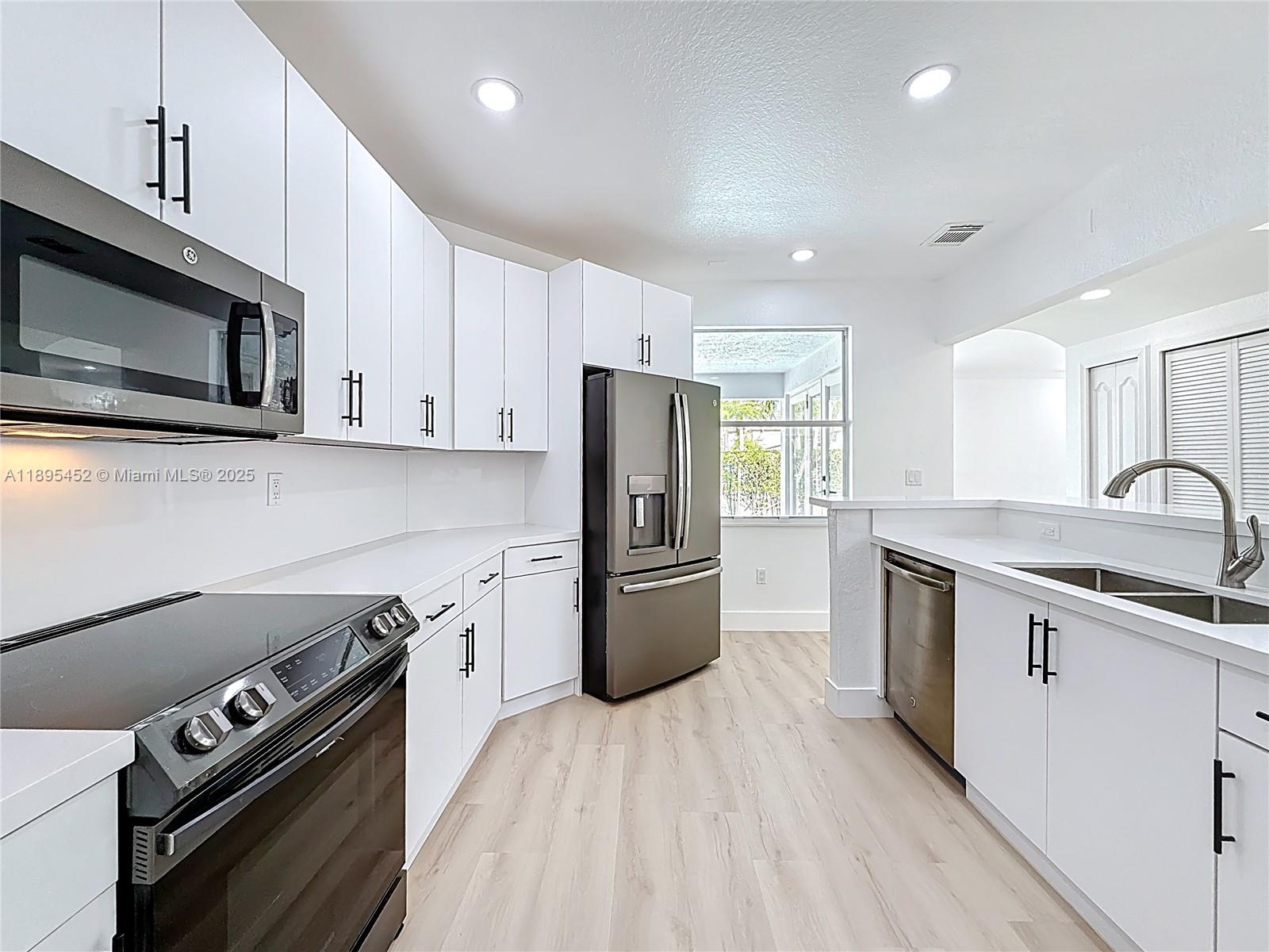 CRESTVIEW LAKES 2ND ADDN - Residential