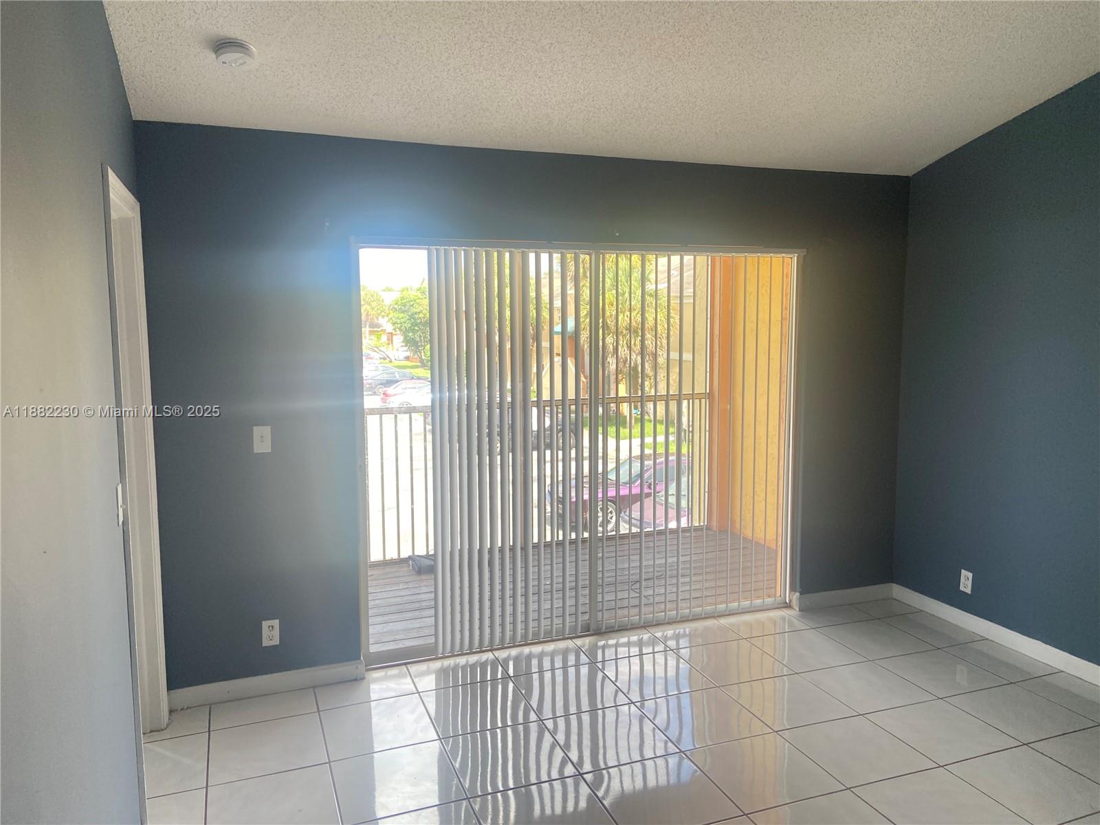 VILLAS AT CIRCLES EDGE CO - Residential Lease