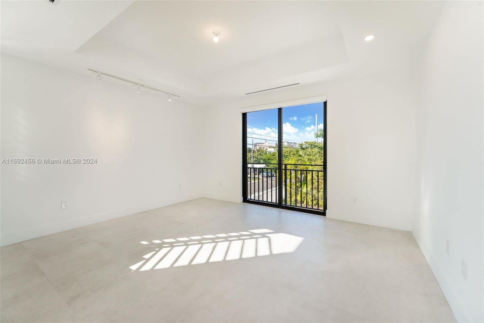 AMD MIAMI SUBURBAN AC - Residential Income