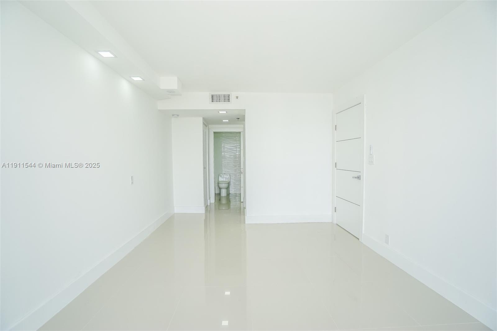 THE GRANDVIEW PALACE COND - Residential Lease