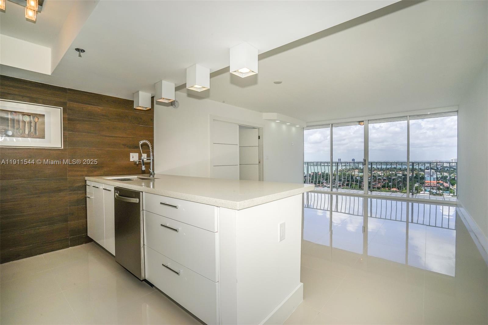 THE GRANDVIEW PALACE COND - Residential Lease