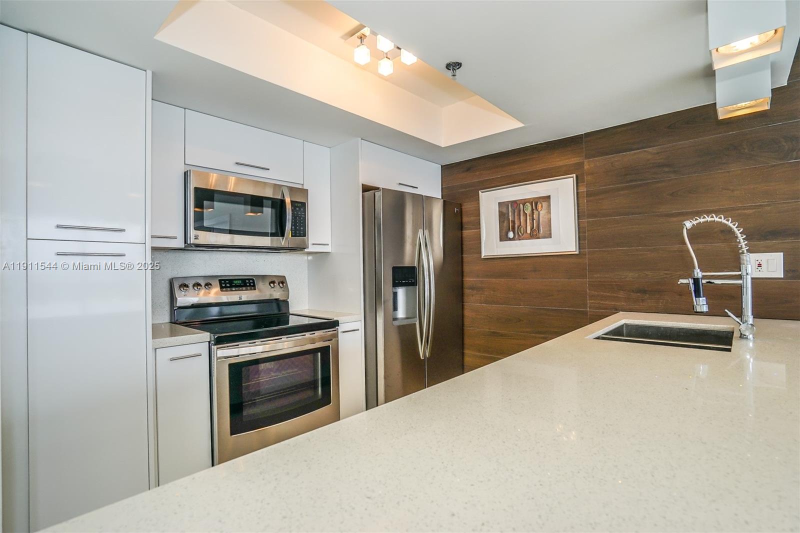 THE GRANDVIEW PALACE COND - Residential Lease