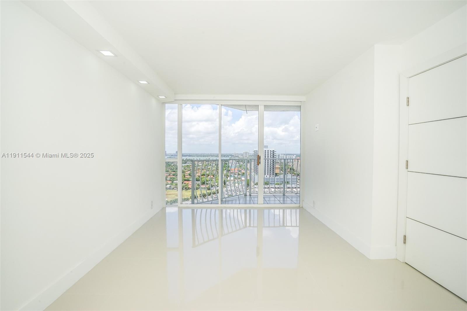 THE GRANDVIEW PALACE COND - Residential Lease