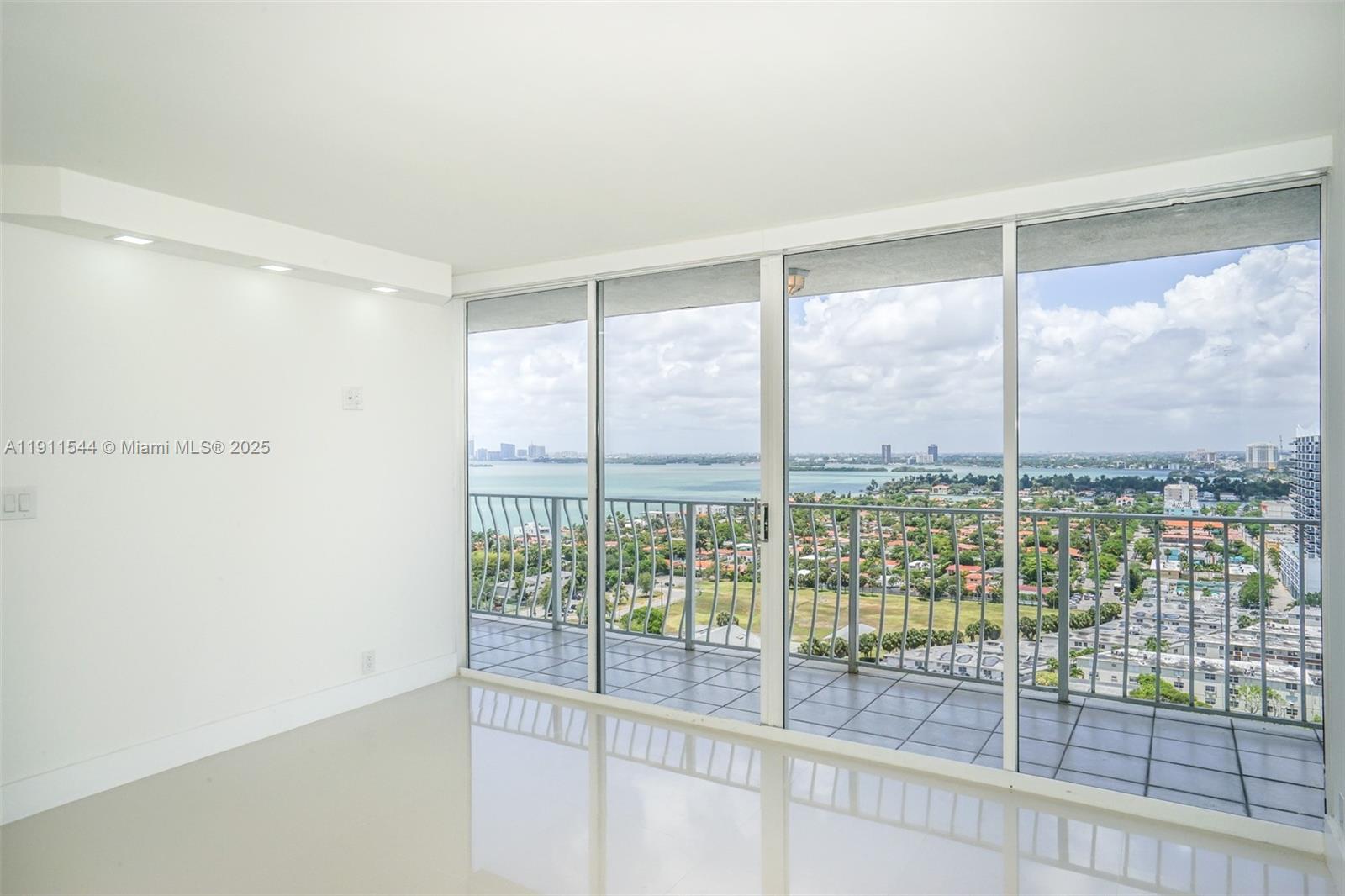 THE GRANDVIEW PALACE COND - Residential Lease