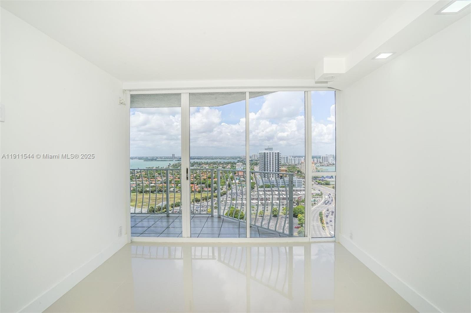 THE GRANDVIEW PALACE COND - Residential Lease