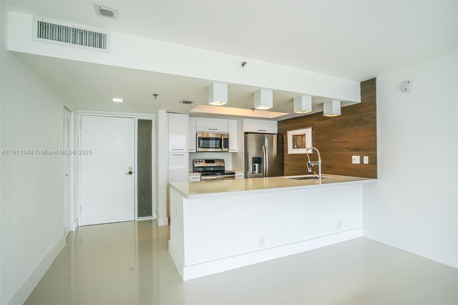 THE GRANDVIEW PALACE COND - Residential Lease