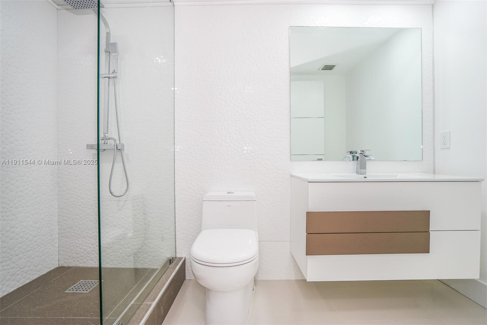 THE GRANDVIEW PALACE COND - Residential Lease