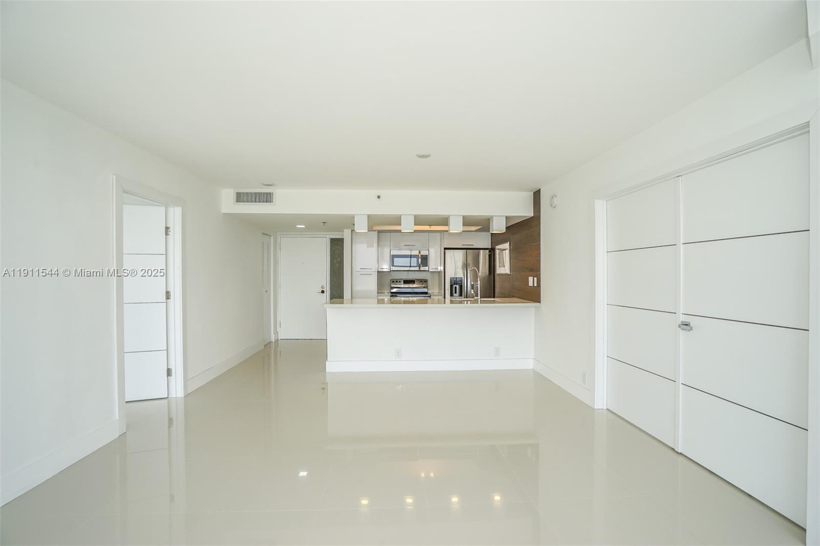 THE GRANDVIEW PALACE COND - Residential Lease