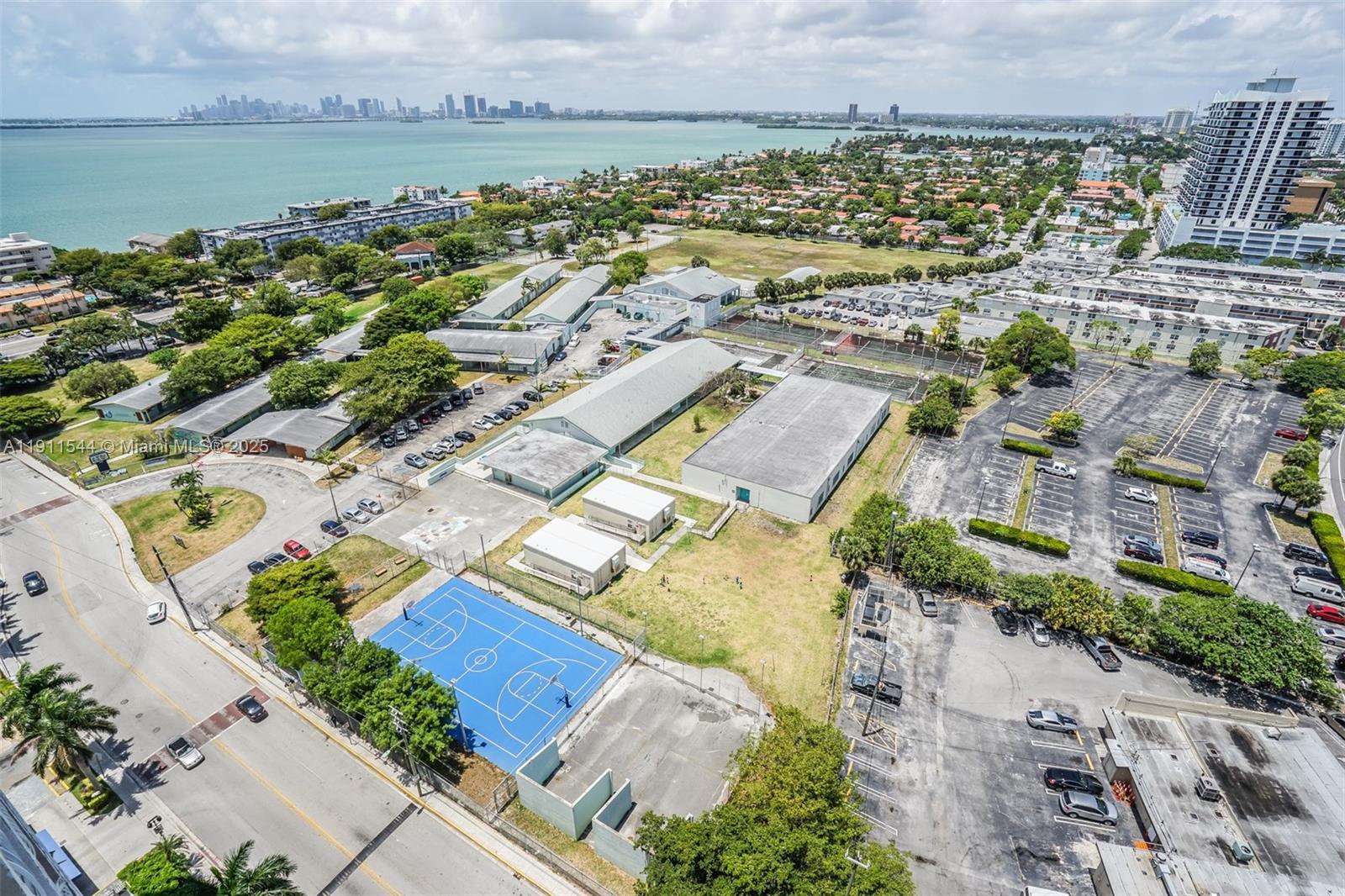 THE GRANDVIEW PALACE COND - Residential Lease