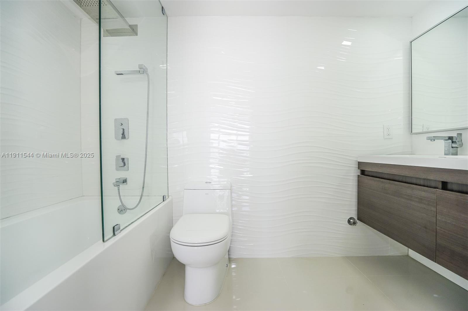 THE GRANDVIEW PALACE COND - Residential Lease