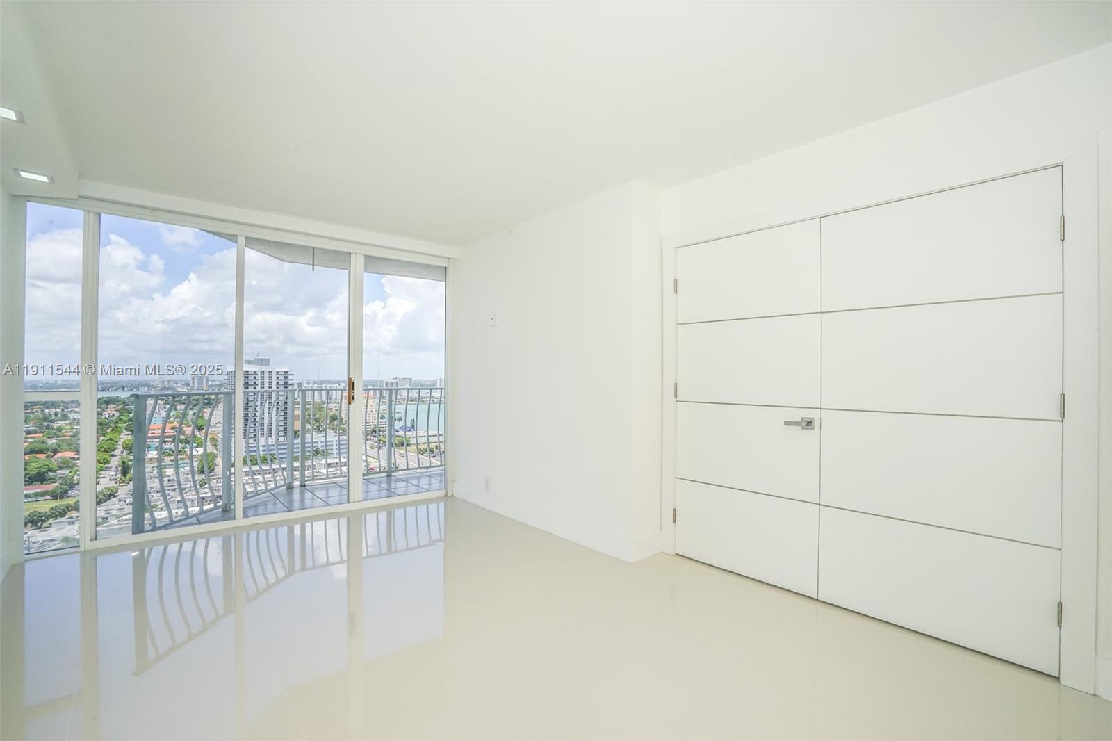 THE GRANDVIEW PALACE COND - Residential Lease