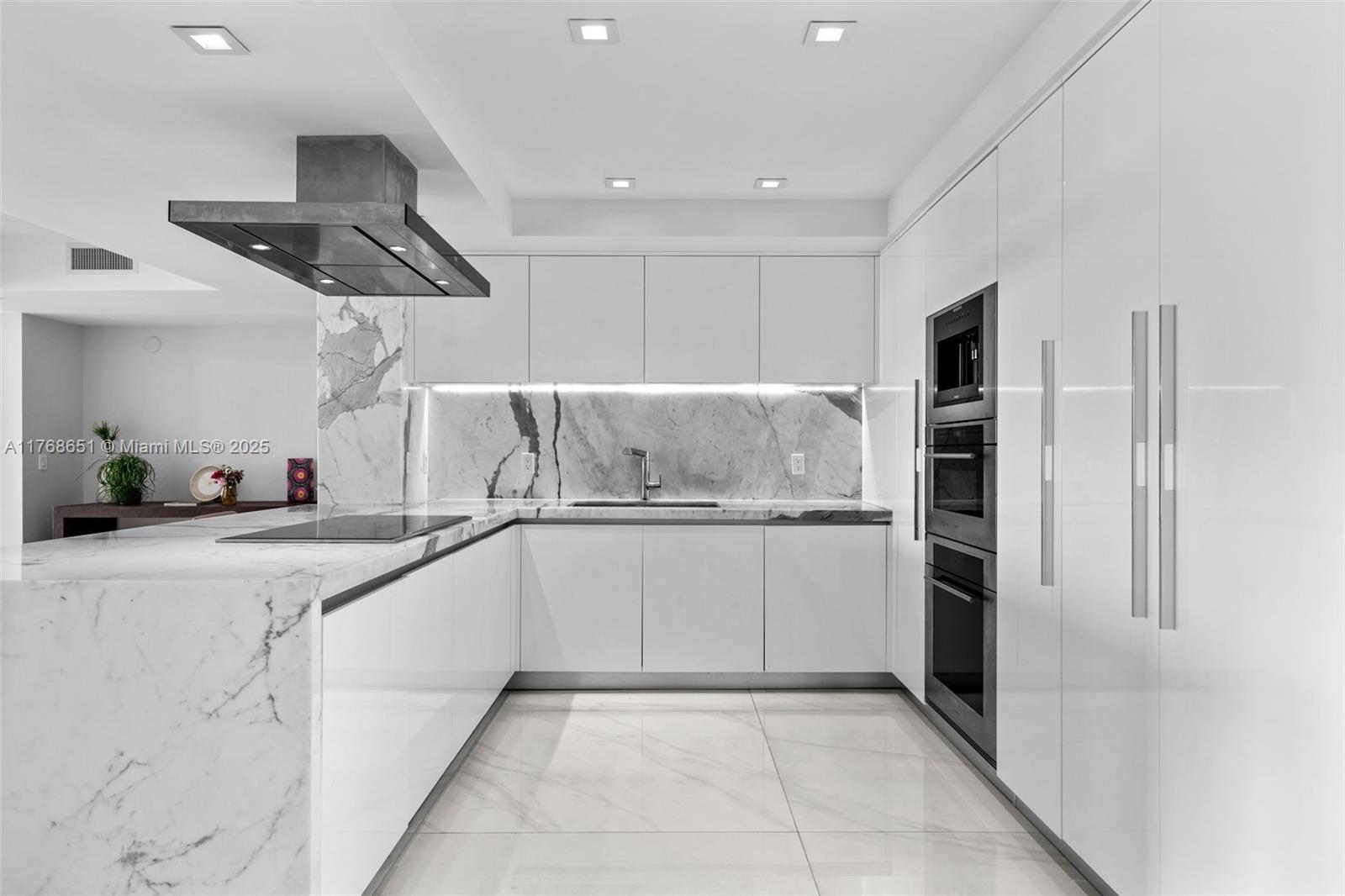 PARQUE TOWERS CONDO - Residential