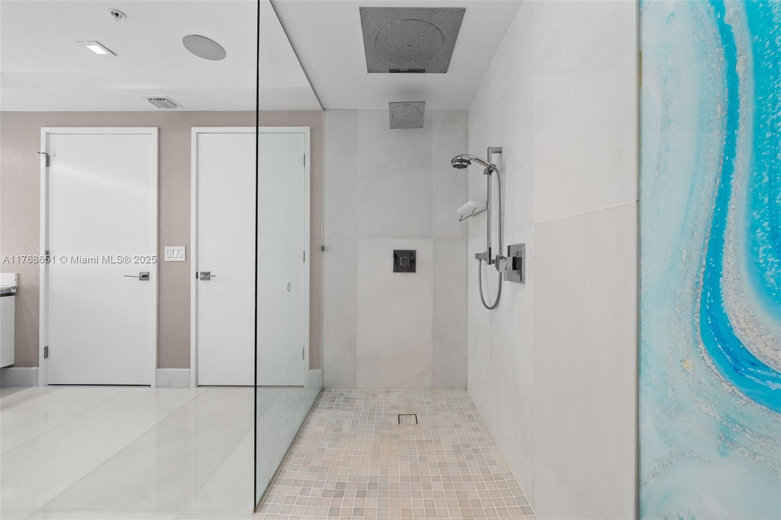 PARQUE TOWERS CONDO - Residential