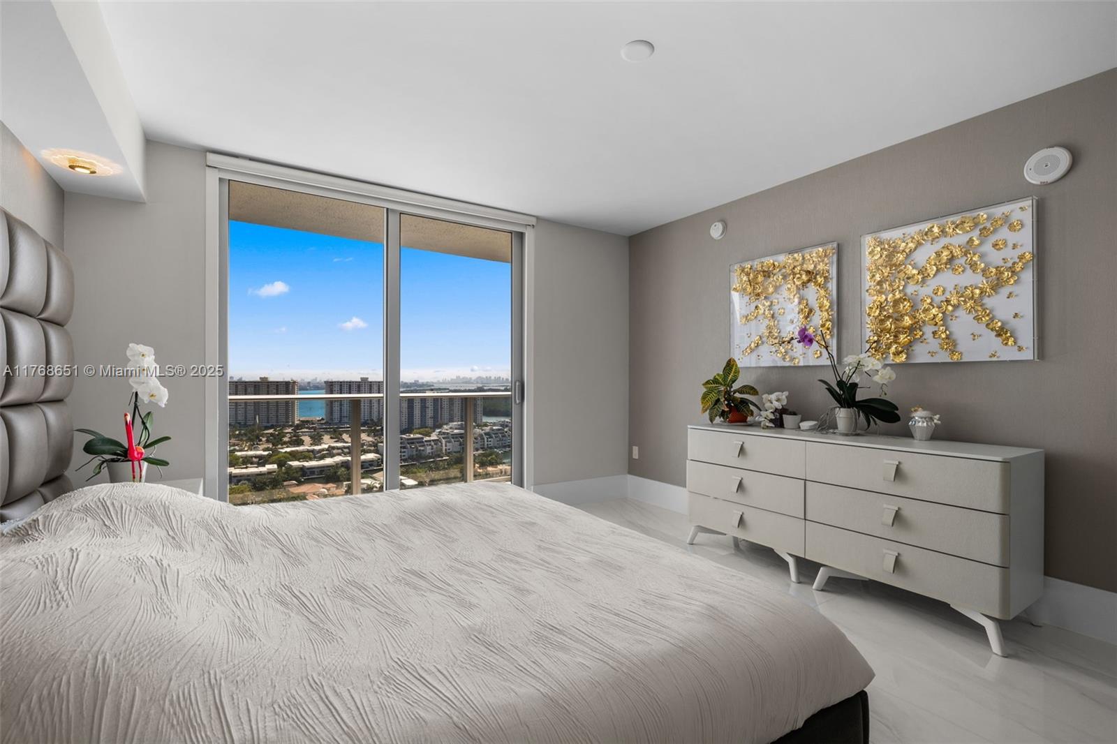 PARQUE TOWERS CONDO - Residential