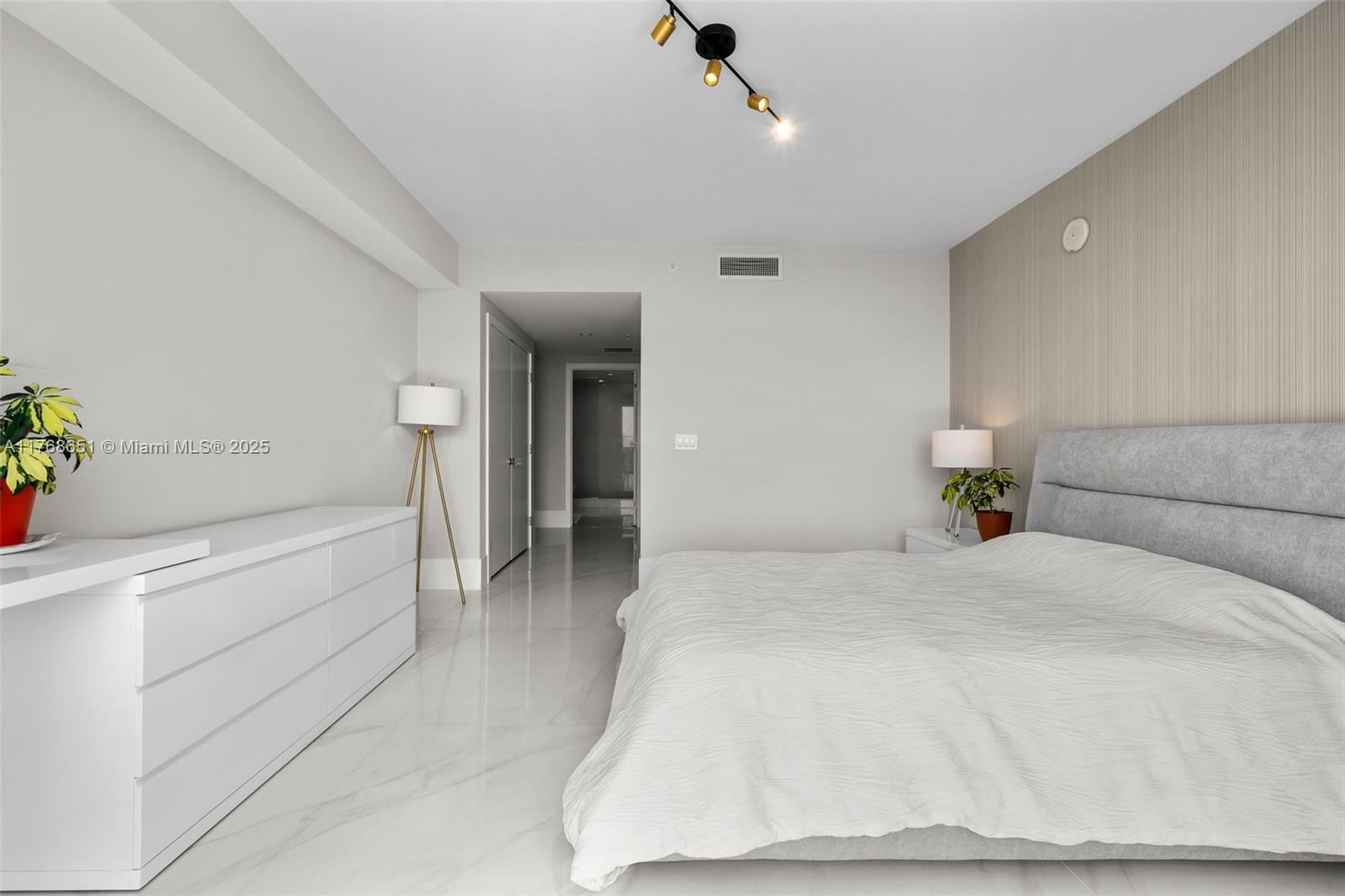 PARQUE TOWERS CONDO - Residential