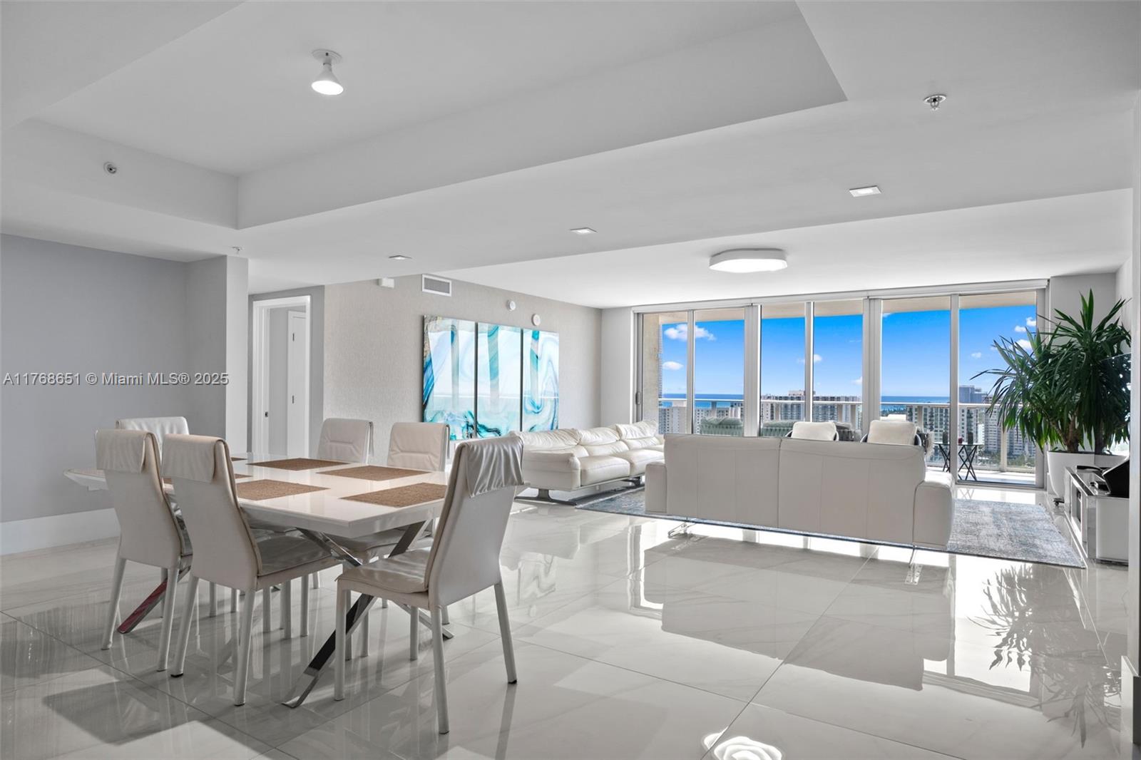 PARQUE TOWERS CONDO - Residential