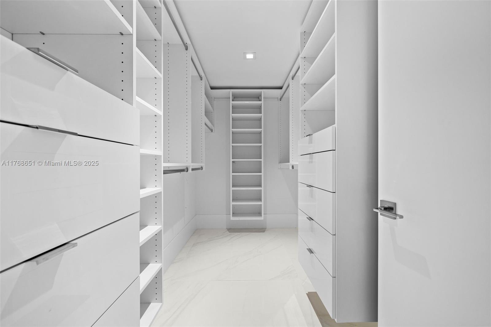 PARQUE TOWERS CONDO - Residential