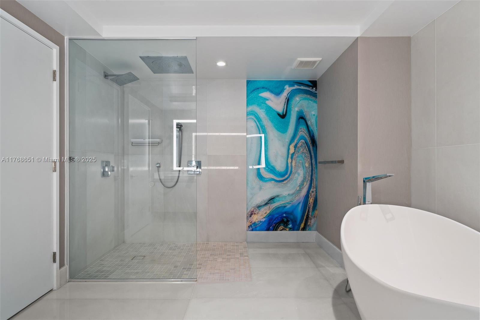 PARQUE TOWERS CONDO - Residential