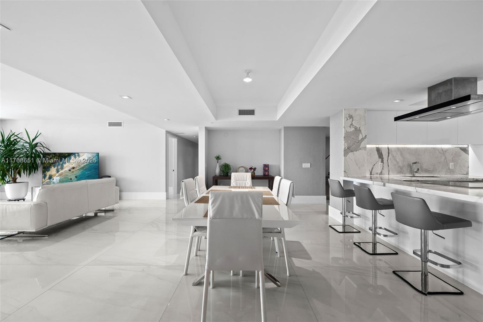 PARQUE TOWERS CONDO - Residential