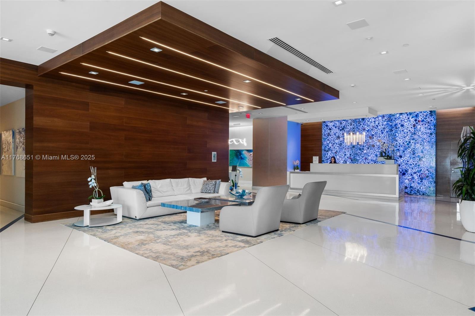 PARQUE TOWERS CONDO - Residential