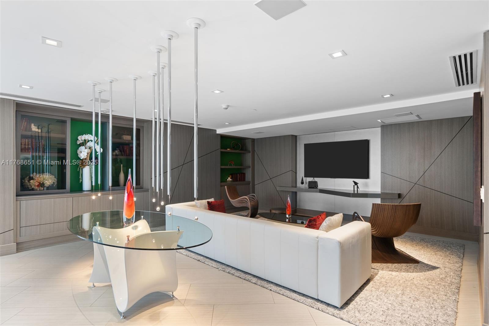 PARQUE TOWERS CONDO - Residential