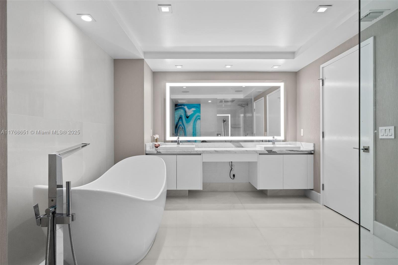 PARQUE TOWERS CONDO - Residential