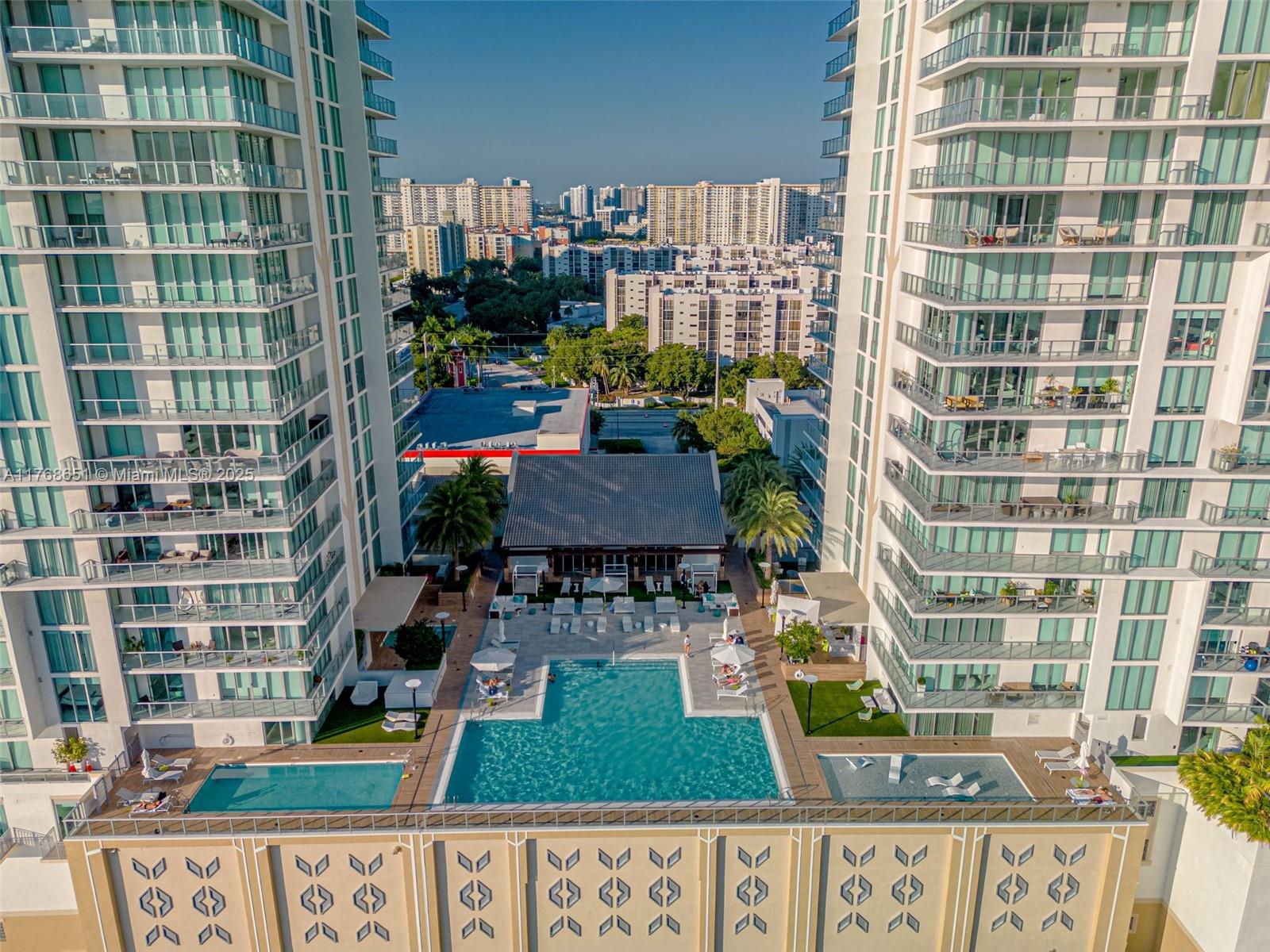 PARQUE TOWERS CONDO - Residential