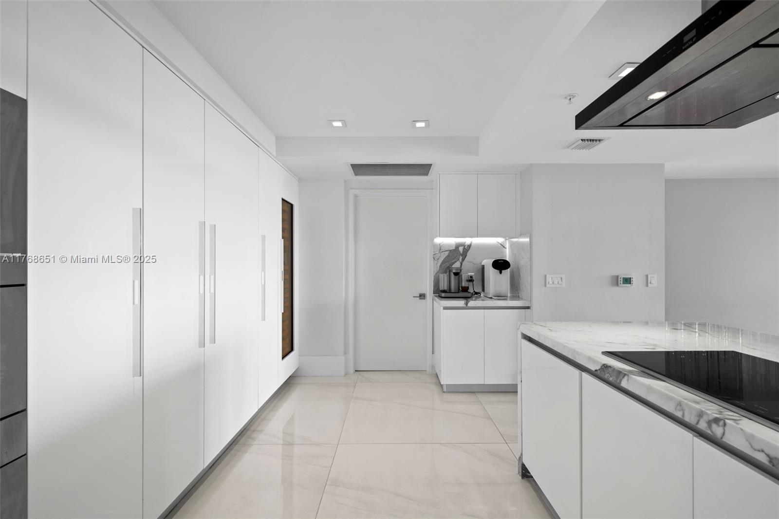 PARQUE TOWERS CONDO - Residential