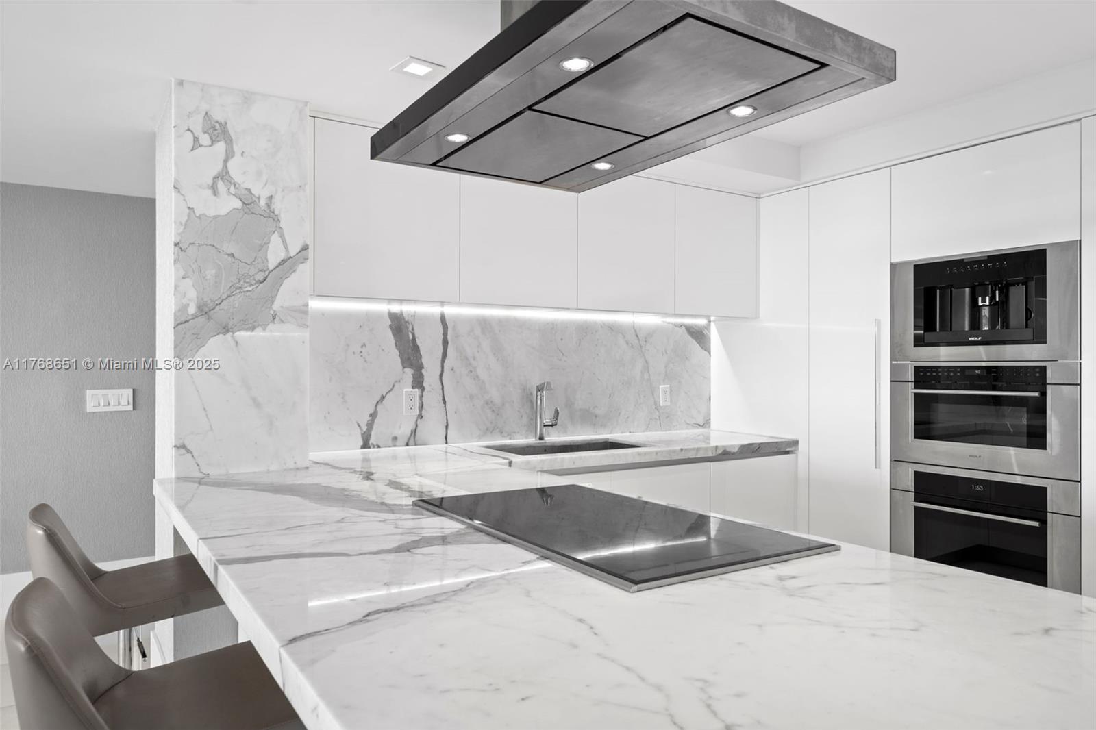 PARQUE TOWERS CONDO - Residential