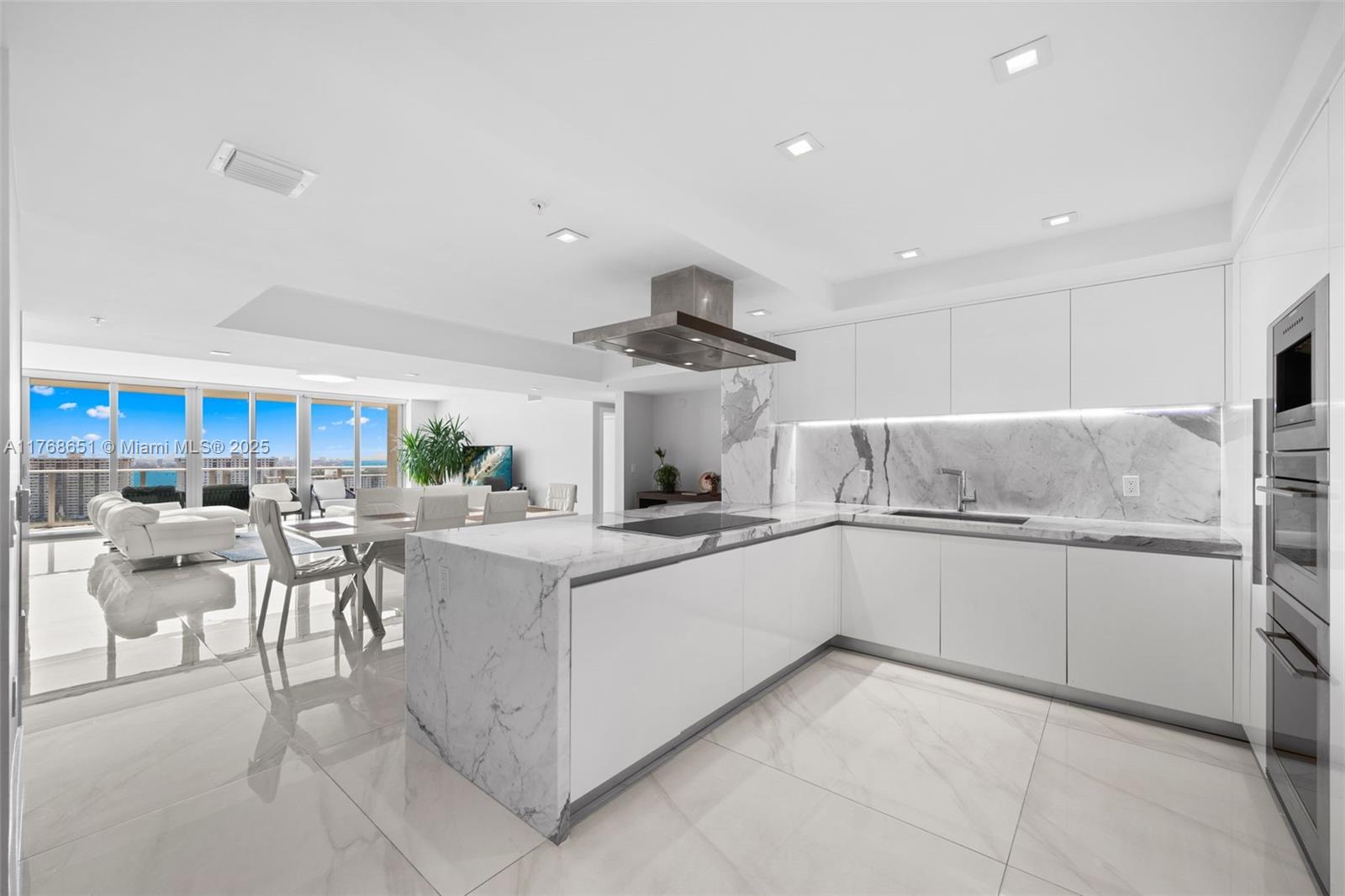 PARQUE TOWERS CONDO - Residential