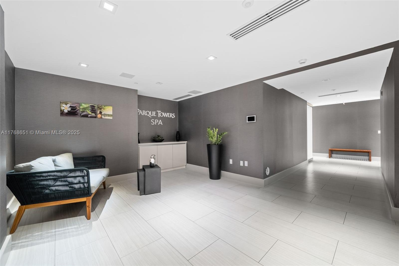 PARQUE TOWERS CONDO - Residential