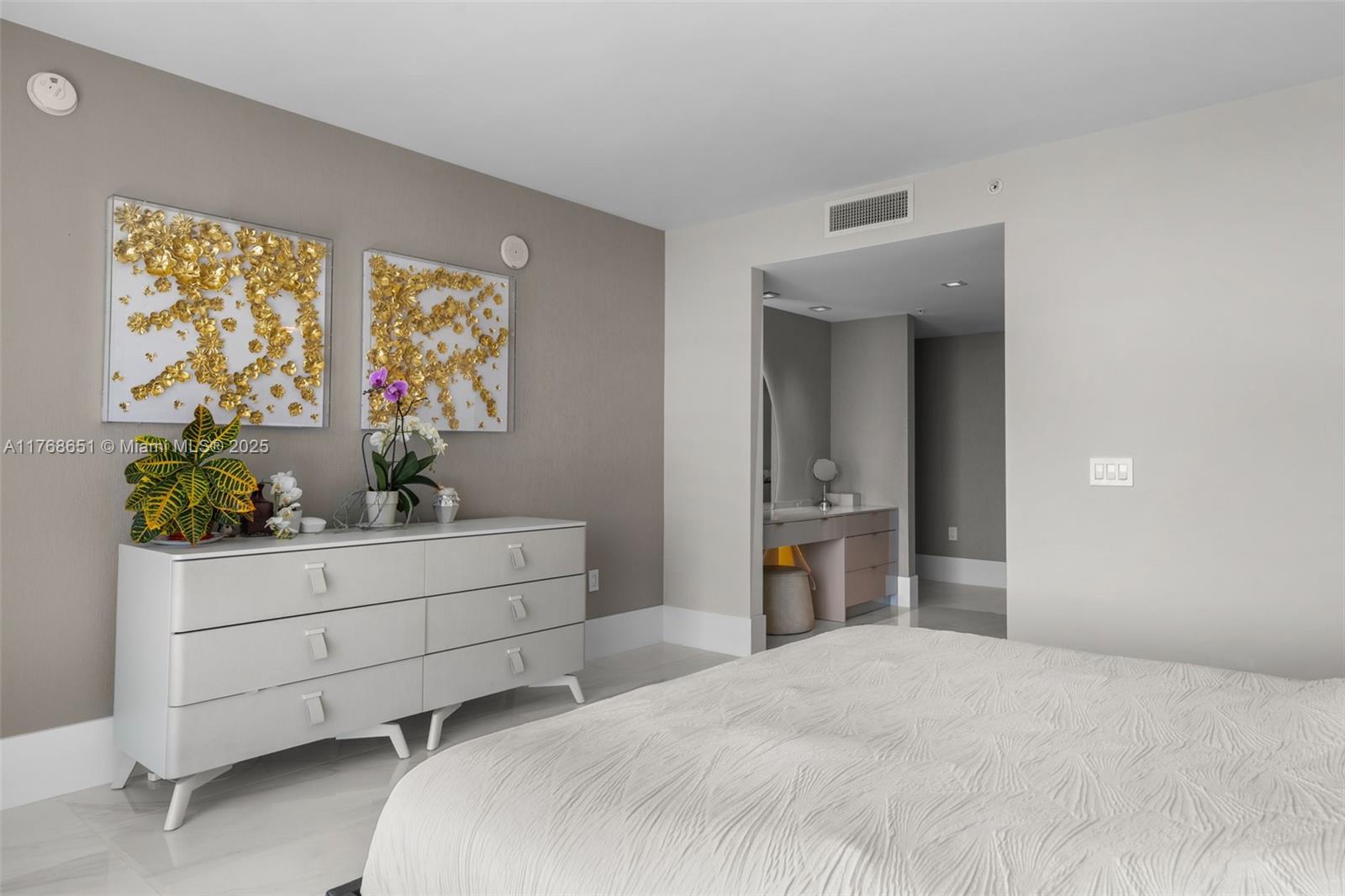 PARQUE TOWERS CONDO - Residential