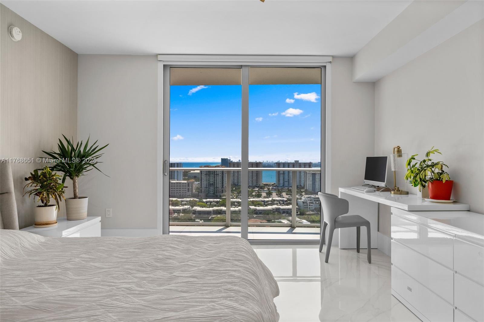 PARQUE TOWERS CONDO - Residential