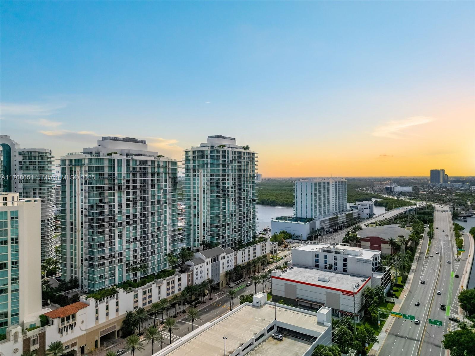 PARQUE TOWERS CONDO - Residential