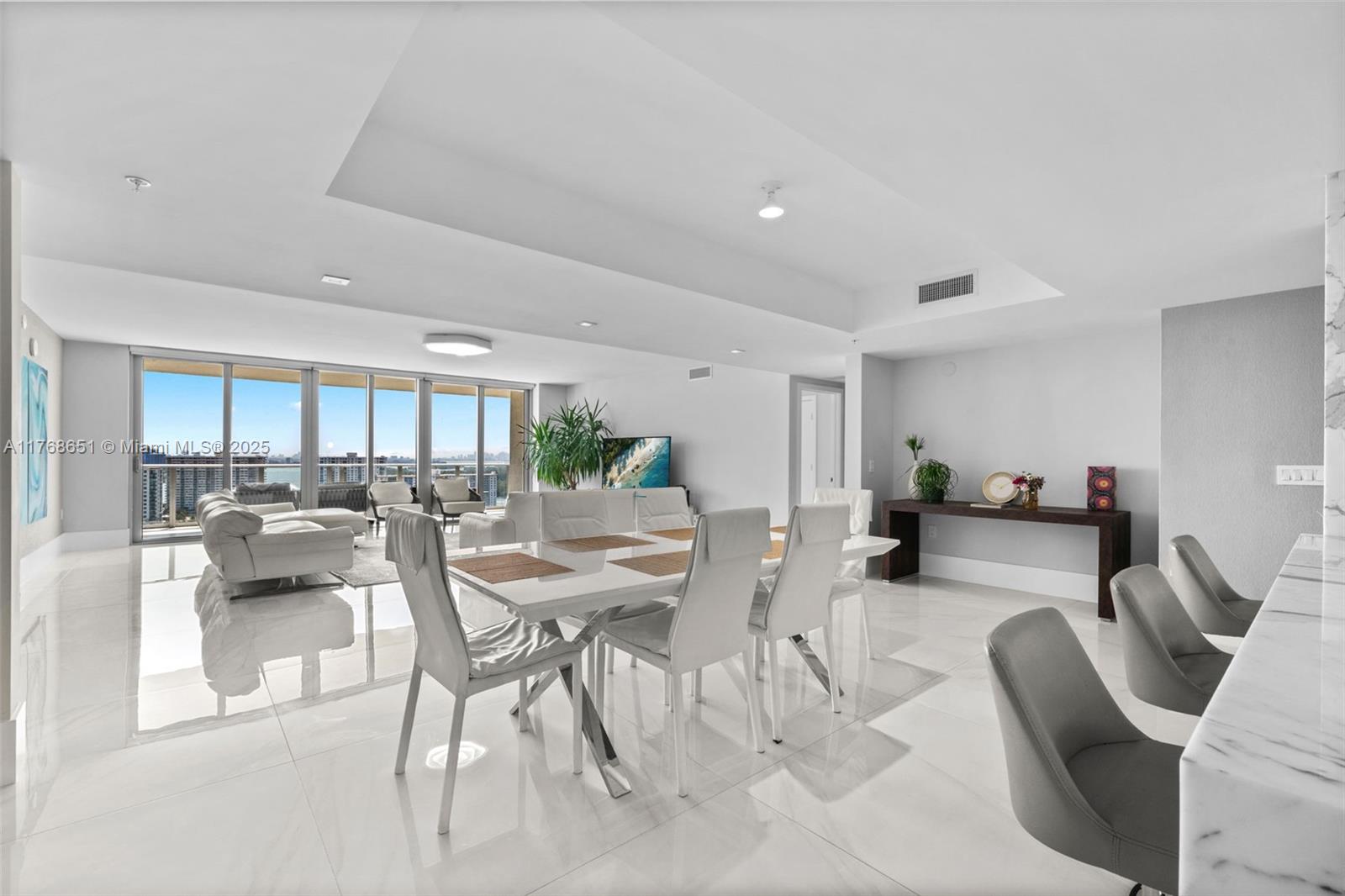 PARQUE TOWERS CONDO - Residential