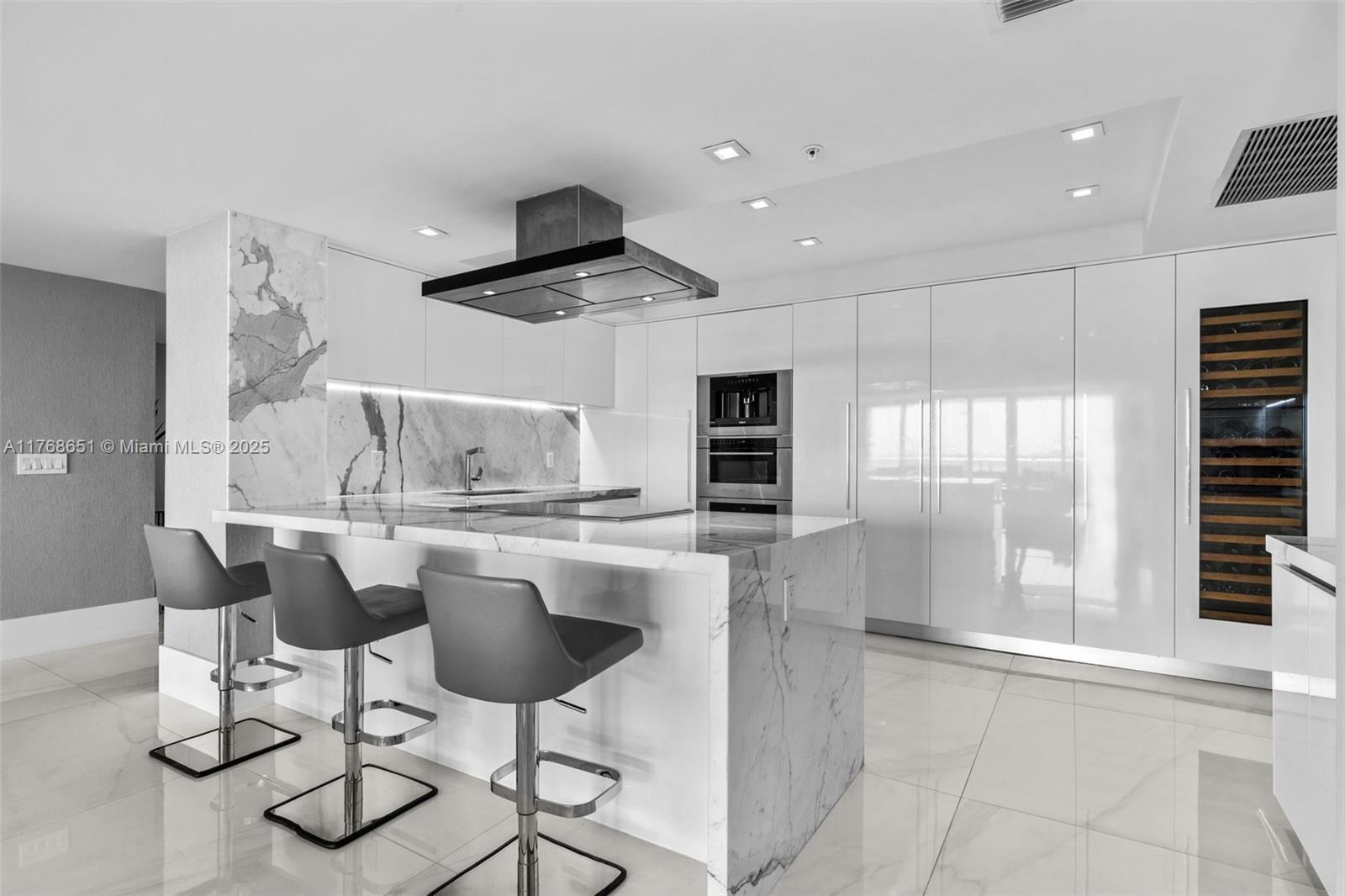 PARQUE TOWERS CONDO - Residential