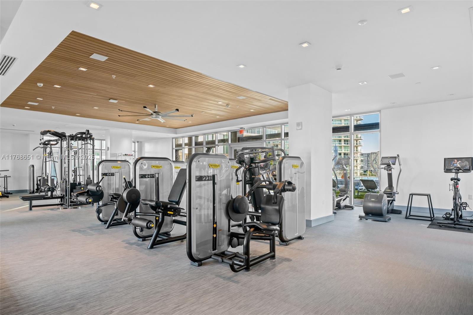 PARQUE TOWERS CONDO - Residential