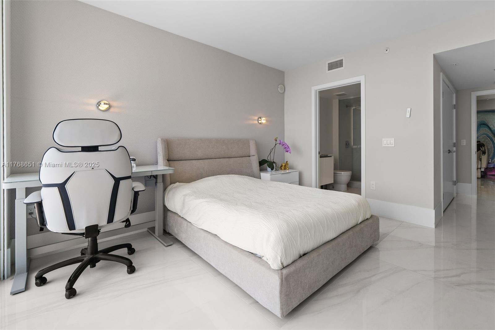 PARQUE TOWERS CONDO - Residential