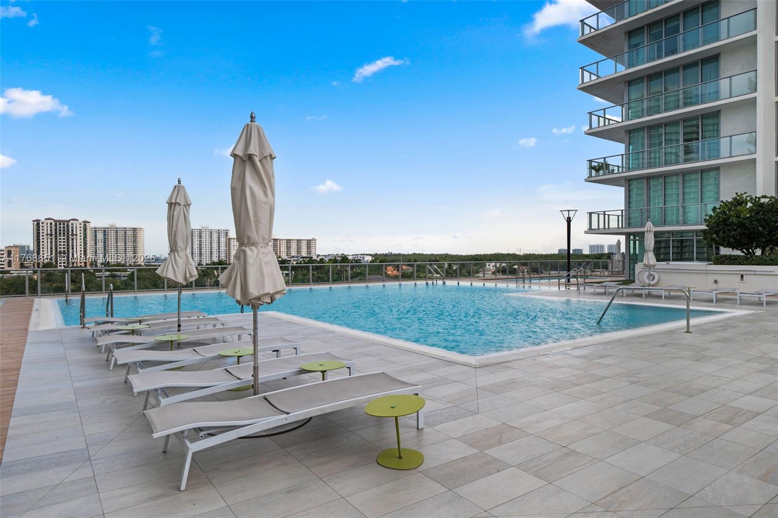 PARQUE TOWERS CONDO - Residential