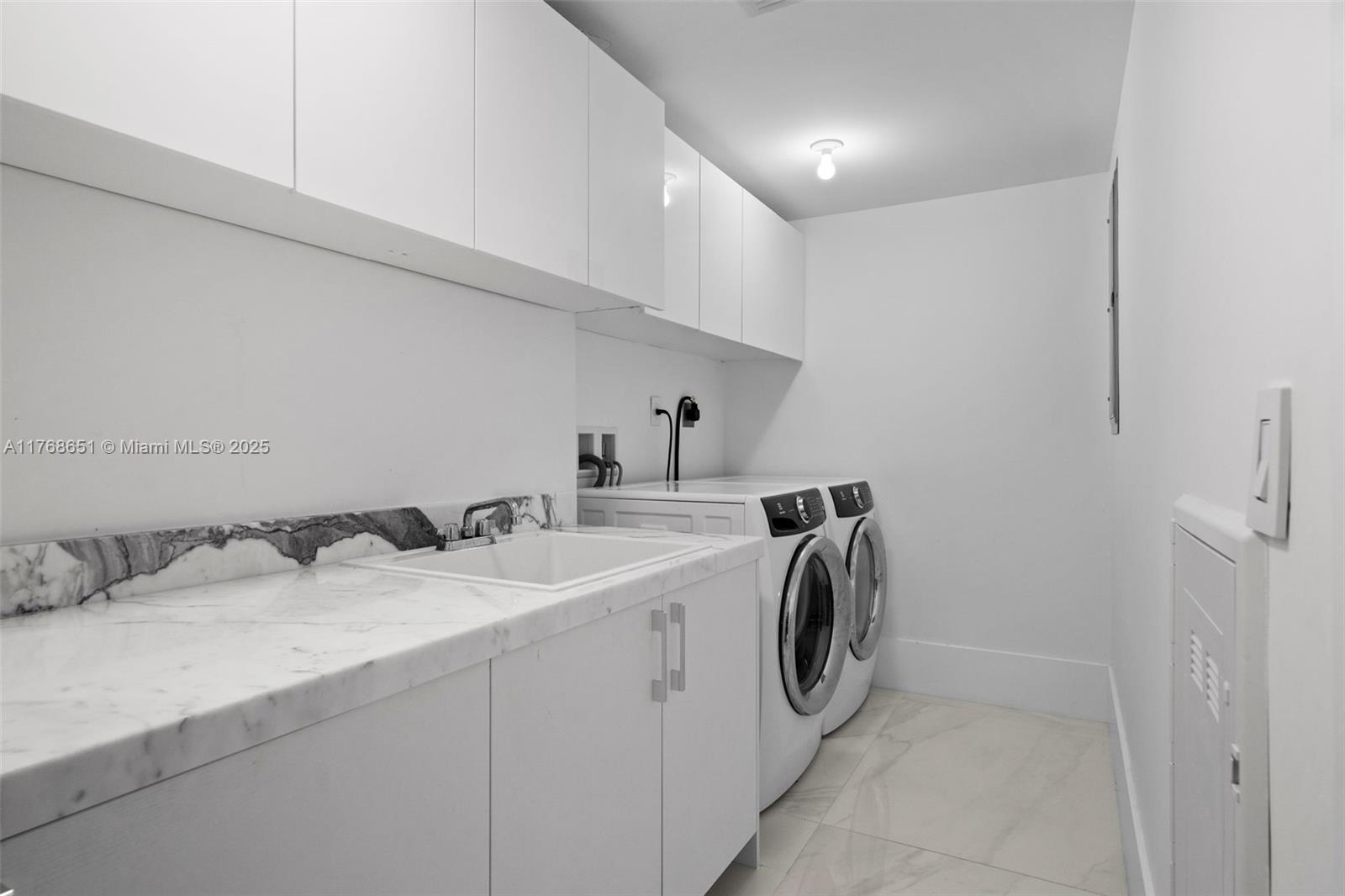 PARQUE TOWERS CONDO - Residential
