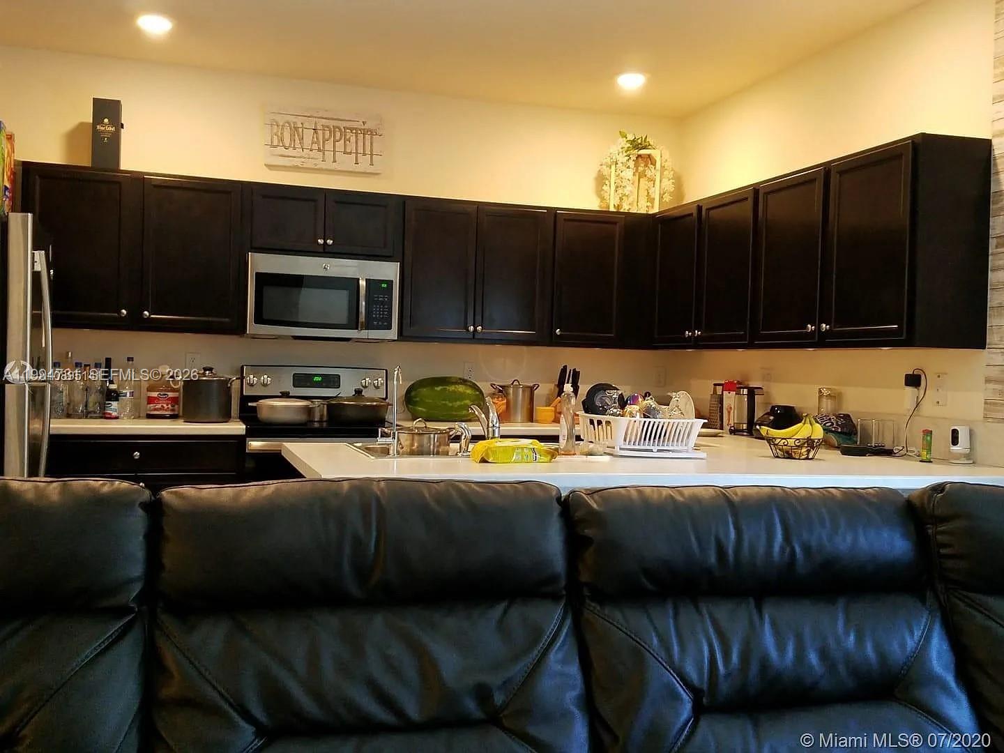 COCO PALM ESTATES - Residential Lease