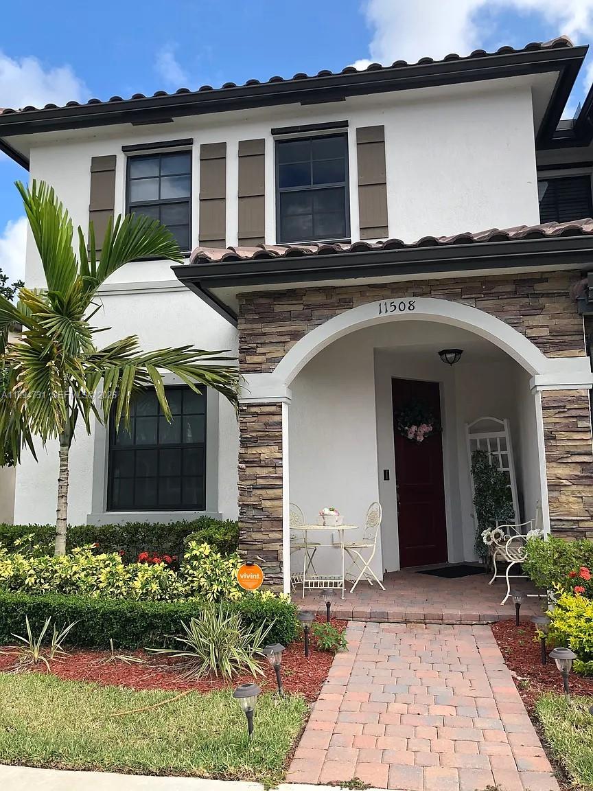 COCO PALM ESTATES - Residential Lease